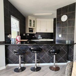 Marine Glen 18 is a 6 sleeper, self-catering holiday home, opposite Ramsgate Beach and the Waffle house in Ramsgate.