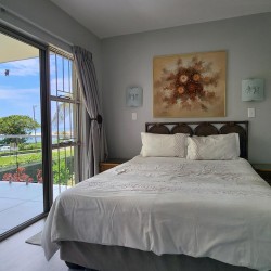 Marine Glen 18 is a 6 sleeper, self-catering holiday home, opposite Ramsgate Beach and the Waffle house in Ramsgate.