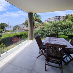 Marine Glen 18 is a 6 sleeper, self-catering holiday home, opposite Ramsgate Beach and the Waffle house in Ramsgate.