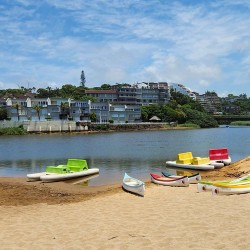 Marine Glen 18 is a 6 sleeper, self-catering holiday home, opposite Ramsgate Beach and the Waffle house in Ramsgate.