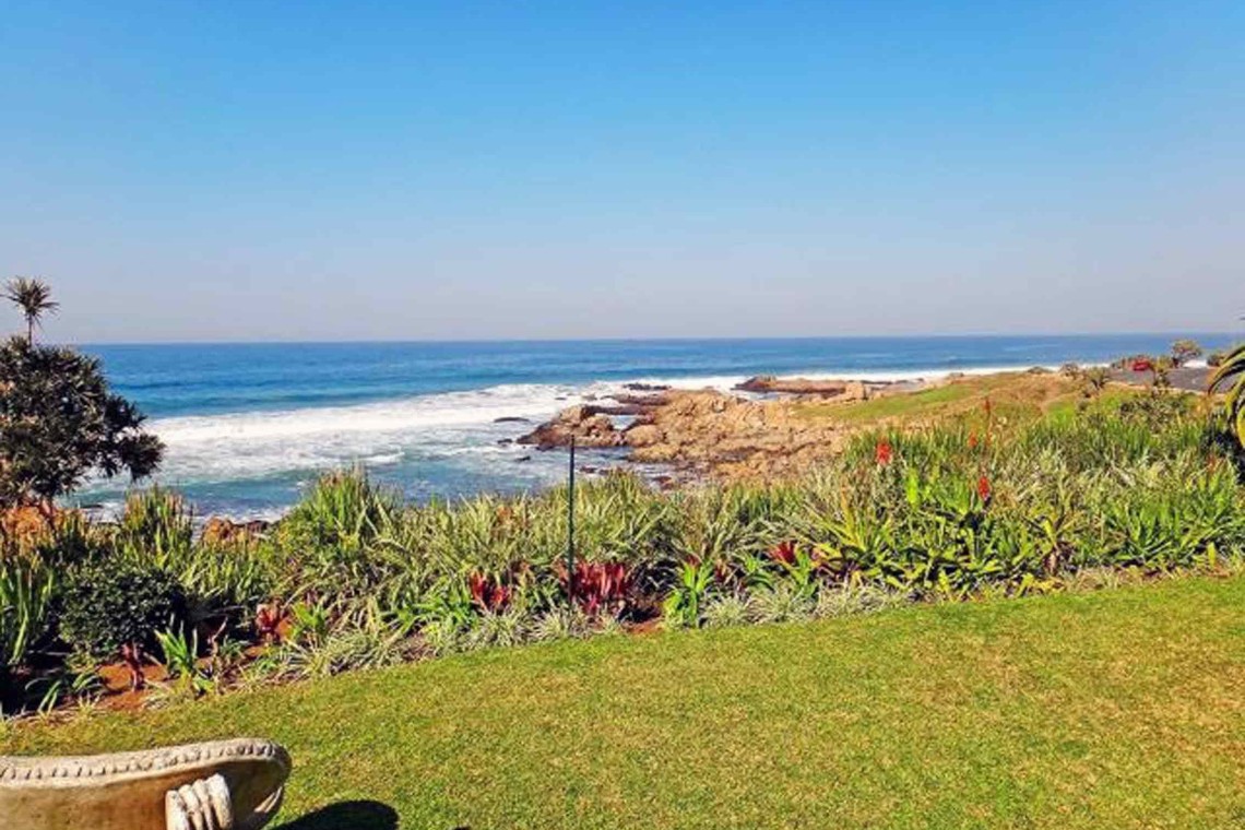 Balooga 1 is ground floor, luxury 7 Sleeper, self-catering apartment on Margate seafront on the South Coast KwaZulu of Natal - Happy Holiday Homes.
