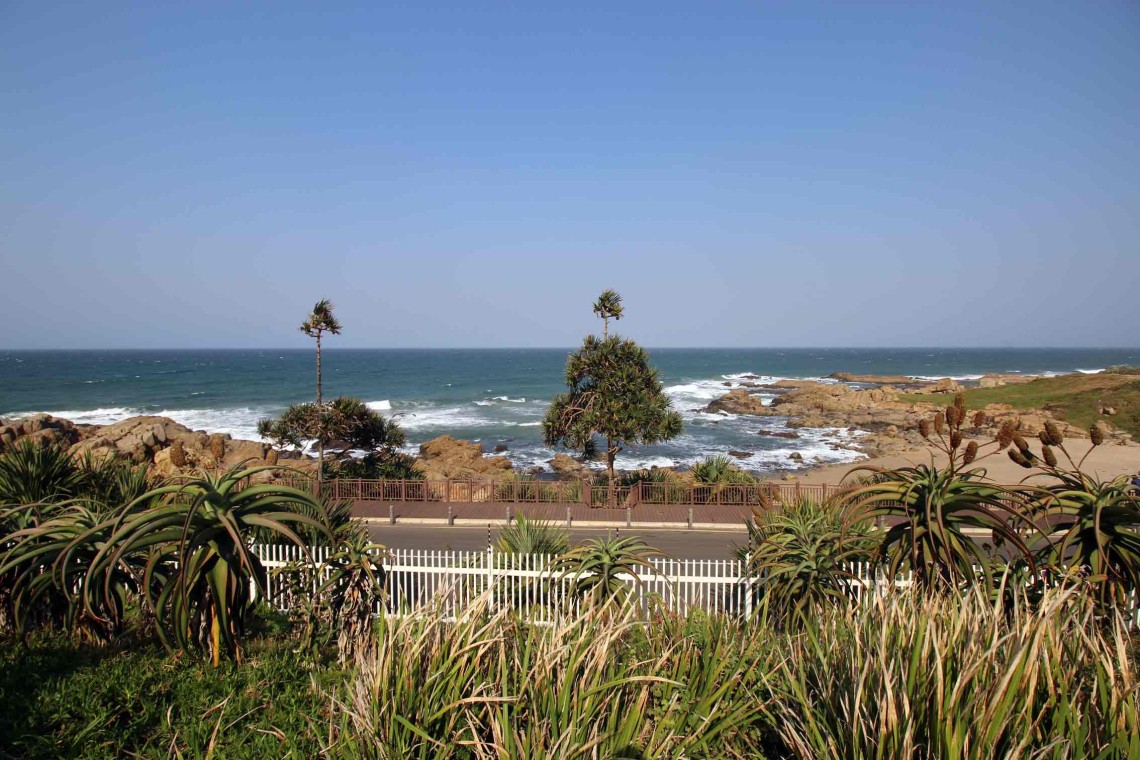 Balooga 1 is ground floor, luxury 7 Sleeper, self-catering apartment on Margate seafront on the South Coast KwaZulu of Natal - Happy Holiday Homes.