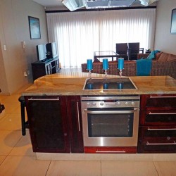 Balooga 1 is ground floor, luxury 7 Sleeper, self-catering apartment on Margate seafront on the South Coast KwaZulu of Natal - Happy Holiday Homes.