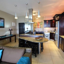 Balooga 1 is ground floor, luxury 7 Sleeper, self-catering apartment on Margate seafront on the South Coast KwaZulu of Natal - Happy Holiday Homes.