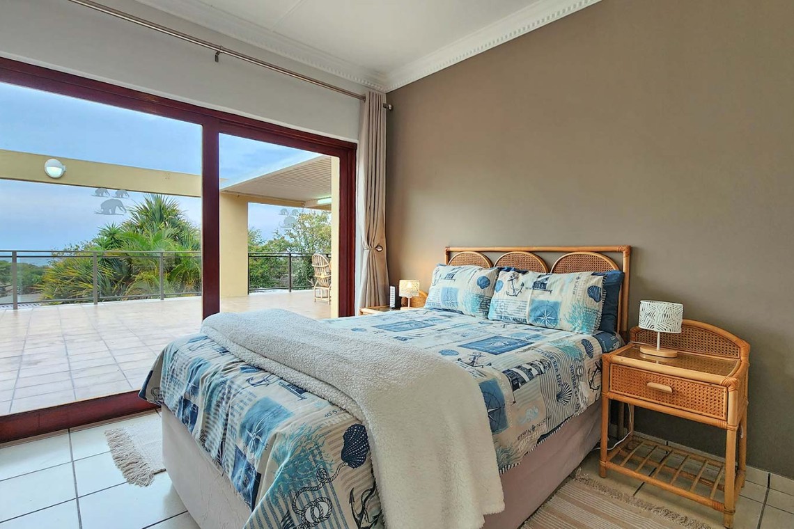 Kings Cottage is a 3 bedroom, 6 sleeper self-catering family holiday home is Shelly Beach on the South Coast of KwaZulu Natal with a sea view, swimming pool, WiFi and is walking distance to St Michael s Beach and local restaurants.