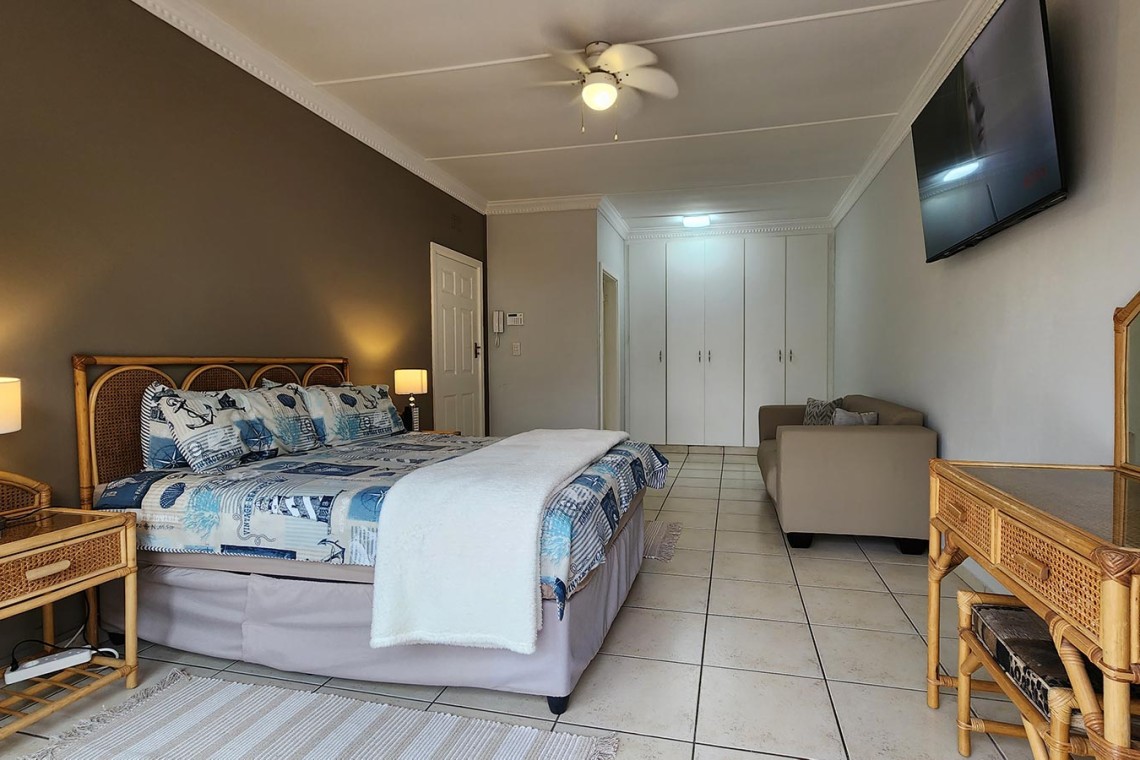 Kings Cottage is a 3 bedroom, 6 sleeper self-catering family holiday home is Shelly Beach on the South Coast of KwaZulu Natal with a sea view, swimming pool, WiFi and is walking distance to St Michael s Beach and local restaurants.