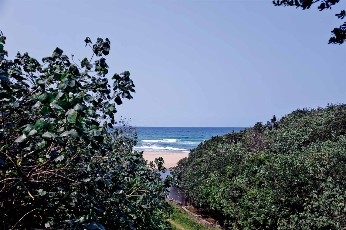 Mystique 8 is a beautiful seafront 3 bedroom 6 sleeper self-catering family holiday flat in Shelly Beach on the South Coast of KwaZulu Natal in South Africa.