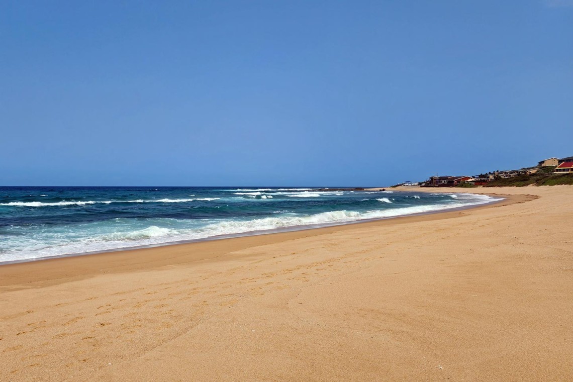 Mystique 8 is a beautiful seafront 3 bedroom 6 sleeper self-catering family holiday flat in Shelly Beach on the South Coast of KwaZulu Natal in South Africa.