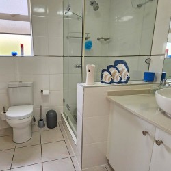 Octavia 7 is a tastefully furnished, upmarket 6 sleeper self-catering holiday penthouse in Manaba Beach on the South Coast of KwaZiulu Natal with a 180 ° breaker sea view.