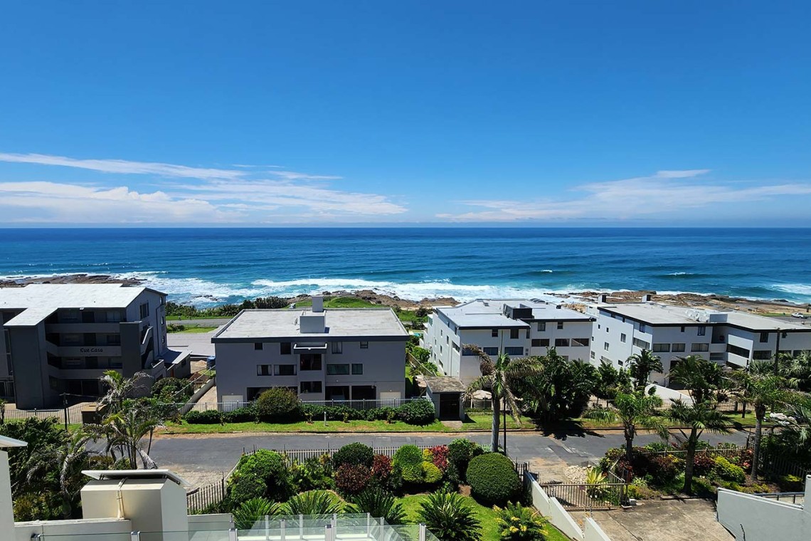 Octavia 7 is a tastefully furnished, upmarket 6 sleeper self-catering holiday penthouse in Manaba Beach on the South Coast of KwaZiulu Natal with a 180 ° breaker sea view.