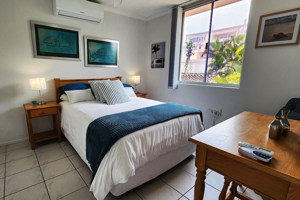 Octavia 7 is a tastefully furnished, upmarket 6 sleeper self-catering holiday penthouse in Manaba Beach on the South Coast of KwaZiulu Natal with a 180 ° breaker sea view.