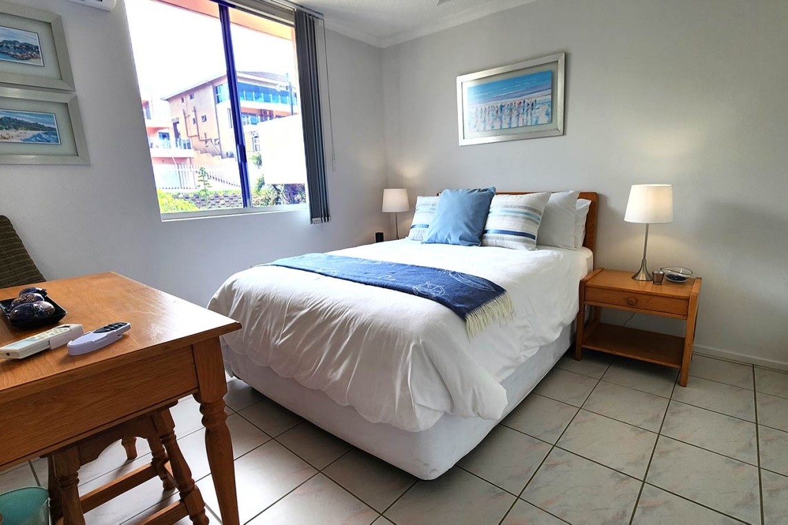 Octavia 7 is a tastefully furnished, upmarket 6 sleeper self-catering holiday penthouse in Manaba Beach on the South Coast of KwaZiulu Natal with a 180 ° breaker sea view.