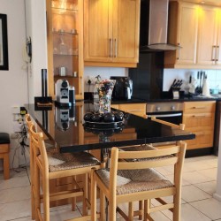 Octavia 7 is a tastefully furnished, upmarket 6 sleeper self-catering holiday penthouse in Manaba Beach on the South Coast of KwaZiulu Natal with a 180 ° breaker sea view.
