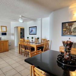 Octavia 7 is a tastefully furnished, upmarket 6 sleeper self-catering holiday penthouse in Manaba Beach on the South Coast of KwaZiulu Natal with a 180 ° breaker sea view.