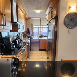 Octavia 7 is a tastefully furnished, upmarket 6 sleeper self-catering holiday penthouse in Manaba Beach on the South Coast of KwaZiulu Natal with a 180 ° breaker sea view.
