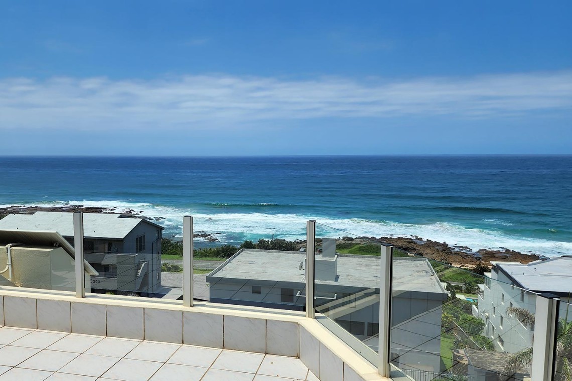 Octavia 7 is a tastefully furnished, upmarket 6 sleeper self-catering holiday penthouse in Manaba Beach on the South Coast of KwaZiulu Natal with a 180 ° breaker sea view.