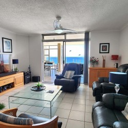 Octavia 7 is a tastefully furnished, upmarket 6 sleeper self-catering holiday penthouse in Manaba Beach on the South Coast of KwaZiulu Natal with a 180 ° breaker sea view.