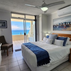 Octavia 7 is a tastefully furnished, upmarket 6 sleeper self-catering holiday penthouse in Manaba Beach on the South Coast of KwaZiulu Natal with a 180 ° breaker sea view.