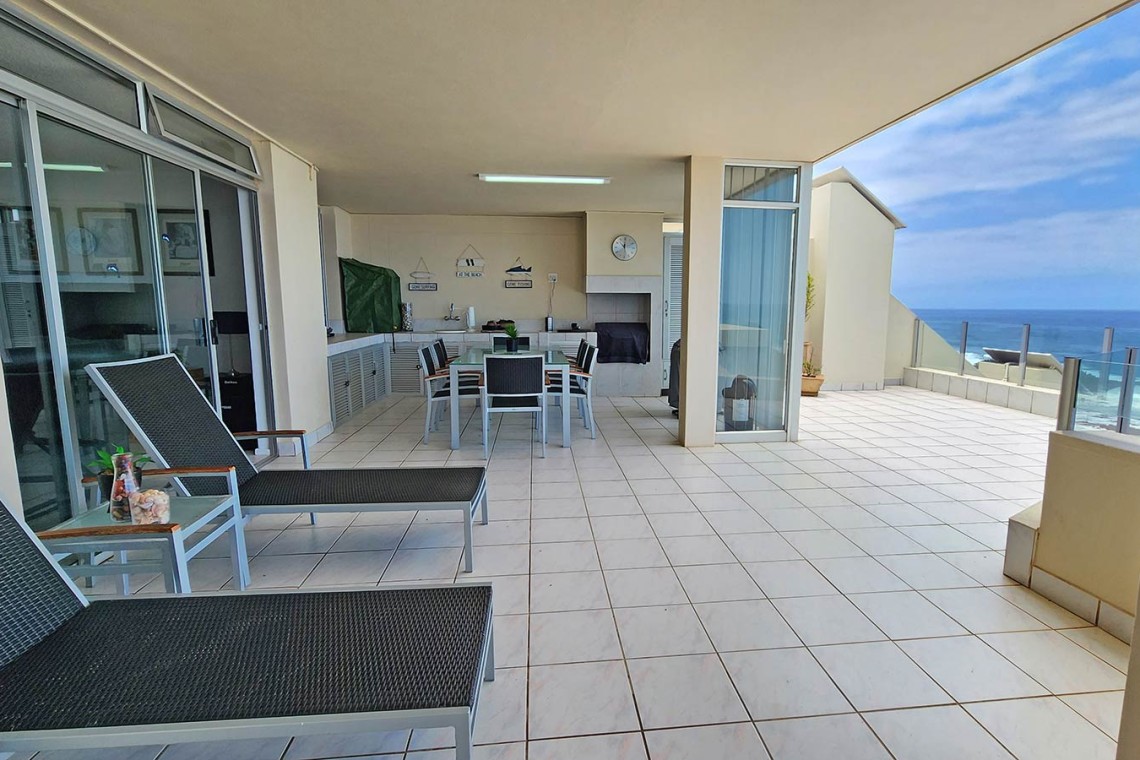 Octavia 7 is a tastefully furnished, upmarket 6 sleeper self-catering holiday penthouse in Manaba Beach on the South Coast of KwaZiulu Natal with a 180 ° breaker sea view.