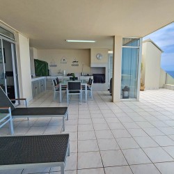 Octavia 7 is a tastefully furnished, upmarket 6 sleeper self-catering holiday penthouse in Manaba Beach on the South Coast of KwaZiulu Natal with a 180 ° breaker sea view.