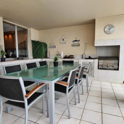 Octavia 7 is a tastefully furnished, upmarket 6 sleeper self-catering holiday penthouse in Manaba Beach on the South Coast of KwaZiulu Natal with a 180 ° breaker sea view.
