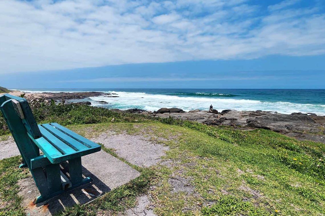 Octavia 7 is a tastefully furnished, upmarket 6 sleeper self-catering holiday penthouse in Manaba Beach on the South Coast of KwaZiulu Natal with a 180 ° breaker sea view.