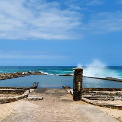 Octavia 7 is a tastefully furnished, upmarket 6 sleeper self-catering holiday penthouse in Manaba Beach on the South Coast of KwaZiulu Natal with a 180 ° breaker sea view.