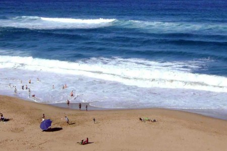 Lucien Sands 601 is a seafront self-catering penthouse with a 180º breaker sea view & a swimming pool, you can walk onto Lucien Blue Flag Beach & Margate beach from the 5th floor apartment.