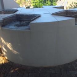 Banana Beach Club F1, a self-catering ground-floor studio in Melville on the Hibiscus Coast, located 50m from the beach, ideal for a small family holiday.