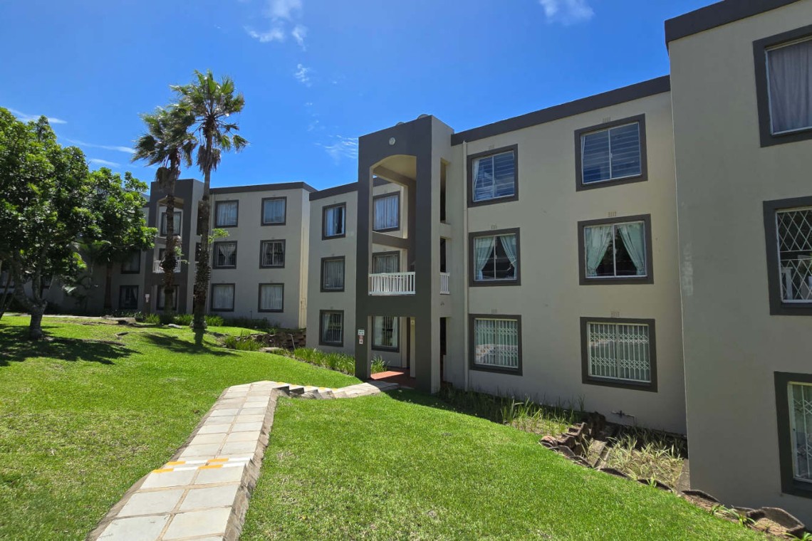 Laguna la Crete 102 in Uvongo is a holiday rental beachfront apartment offering self-catering family-friendly holiday accommodation on the South Coast of KwaZulu Natal