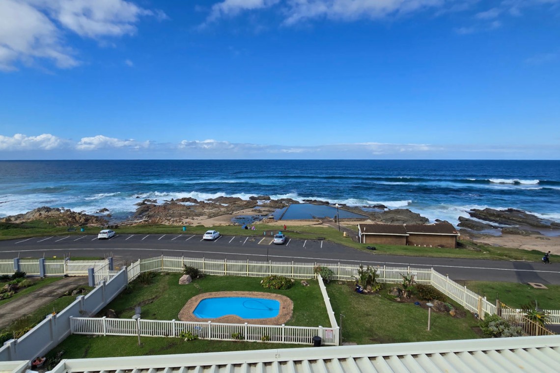 180 degree sea view from C-Front 11 over the tidal view in front of the penthouse.