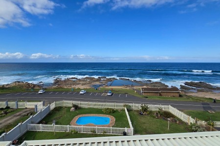 180 degree sea view from C-Front 11 over the tidal view in front of the penthouse.