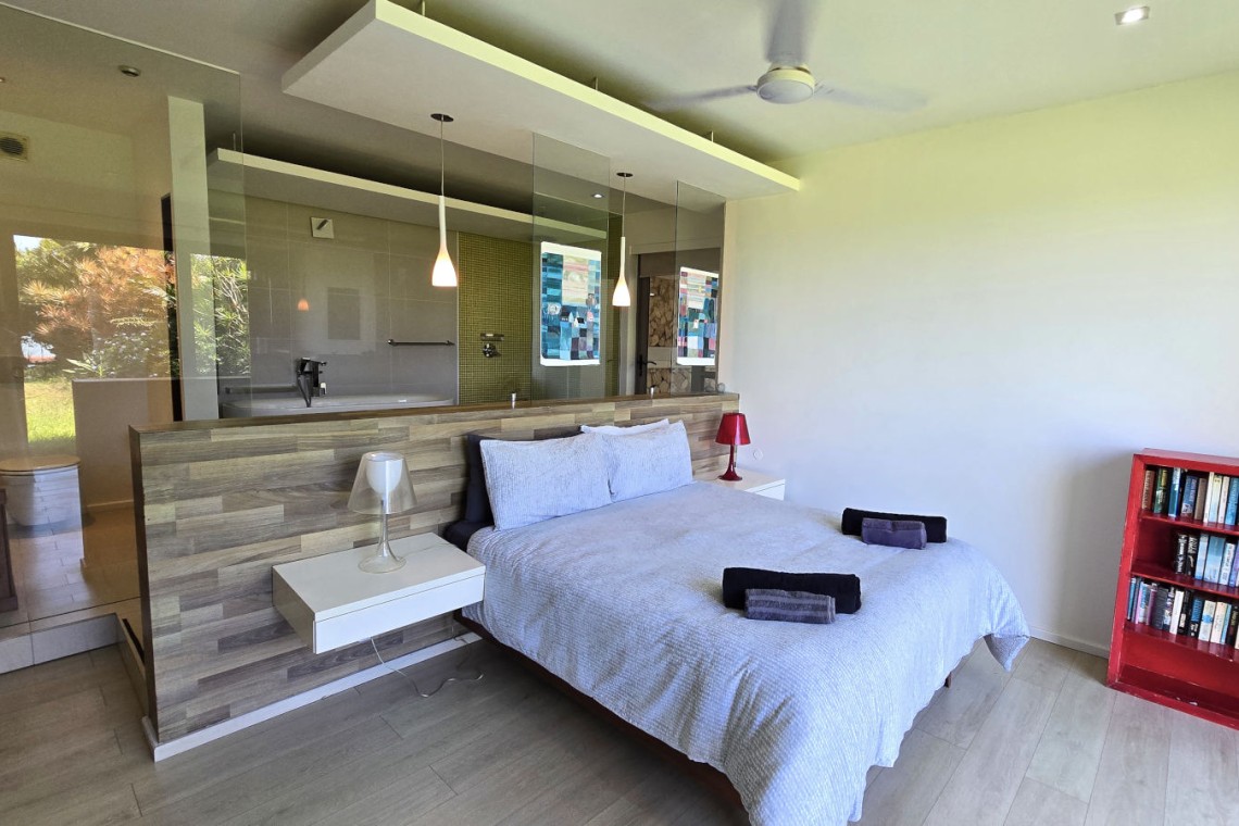 Strachan 2127 is a luxury holiday home in Ramsgate, located on the beachfront of Ramsgate Beach. This stunning sea-view rental in KwaZulu-Natal offers breathtaking ocean views, an infinity pool, and modern comforts—making it the perfect family-friendly getaway in South Africa.