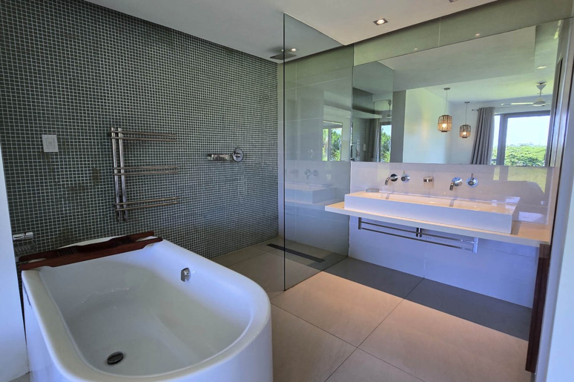 Strachan 2127 is a luxury holiday home in Ramsgate, located on the beachfront of Ramsgate Beach. This stunning sea-view rental in KwaZulu-Natal offers breathtaking ocean views, an infinity pool, and modern comforts—making it the perfect family-friendly getaway in South Africa.