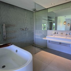 Strachan 2127 is a luxury holiday home in Ramsgate, located on the beachfront of Ramsgate Beach. This stunning sea-view rental in KwaZulu-Natal offers breathtaking ocean views, an infinity pool, and modern comforts—making it the perfect family-friendly getaway in South Africa.
