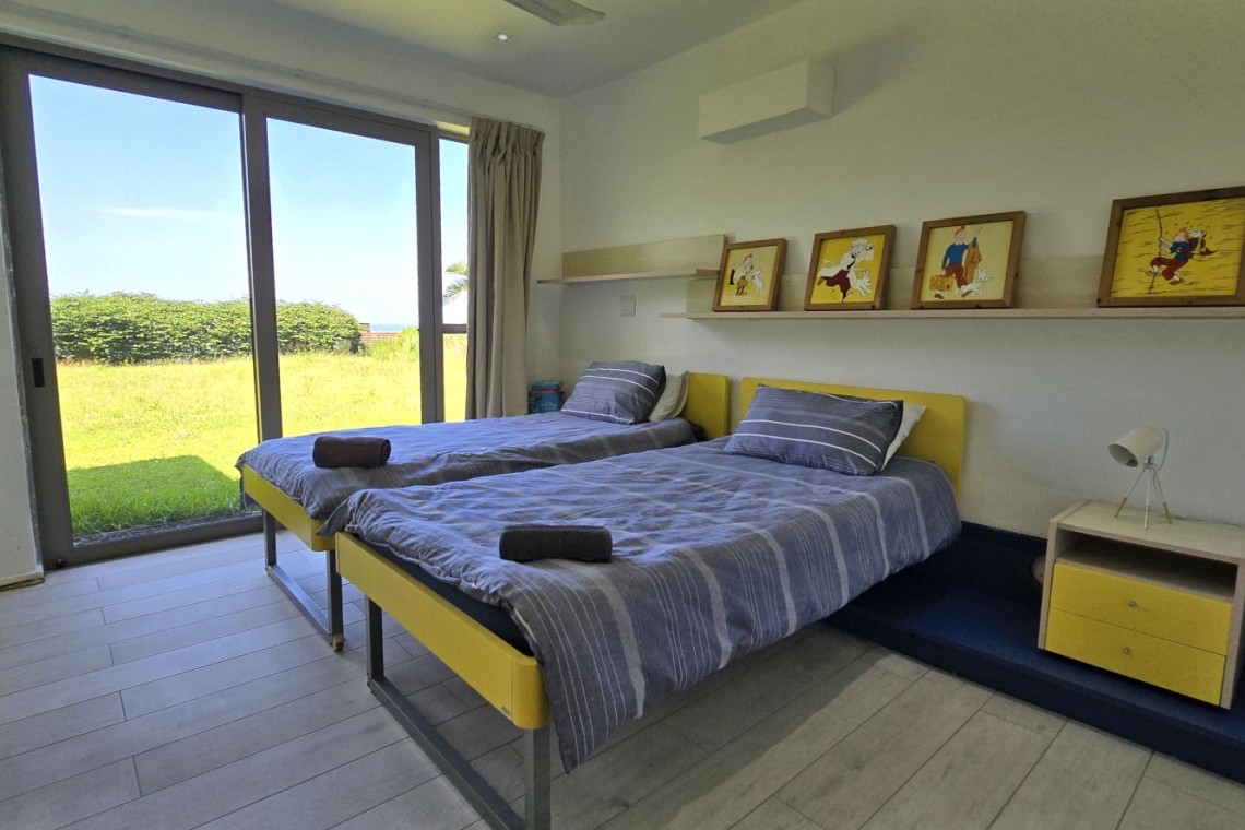 Strachan 2127 is a luxury holiday home in Ramsgate, located on the beachfront of Ramsgate Beach. This stunning sea-view rental in KwaZulu-Natal offers breathtaking ocean views, an infinity pool, and modern comforts—making it the perfect family-friendly getaway in South Africa.