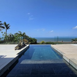Strachan 2127 is a luxury holiday home in Ramsgate, located on the beachfront of Ramsgate Beach. This stunning sea-view rental in KwaZulu-Natal offers breathtaking ocean views, an infinity pool, and modern comforts—making it the perfect family-friendly getaway in South Africa.