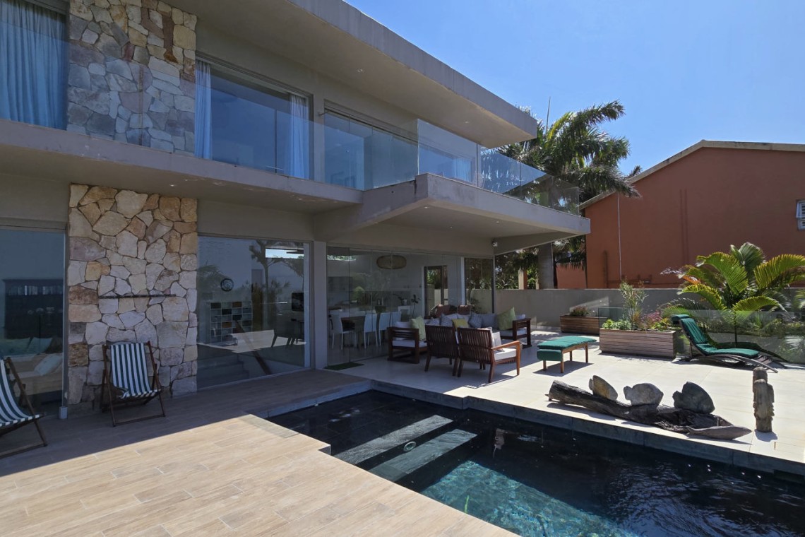 Strachan 2127 is a luxury holiday home in Ramsgate, located on the beachfront of Ramsgate Beach. This stunning sea-view rental in KwaZulu-Natal offers breathtaking ocean views, an infinity pool, and modern comforts—making it the perfect family-friendly getaway in South Africa.