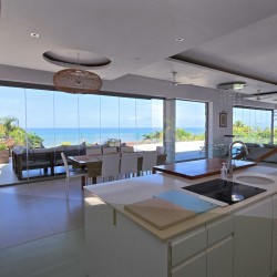 Strachan 2127 is a luxury holiday home in Ramsgate, located on the beachfront of Ramsgate Beach. This stunning sea-view rental in KwaZulu-Natal offers breathtaking ocean views, an infinity pool, and modern comforts—making it the perfect family-friendly getaway in South Africa.