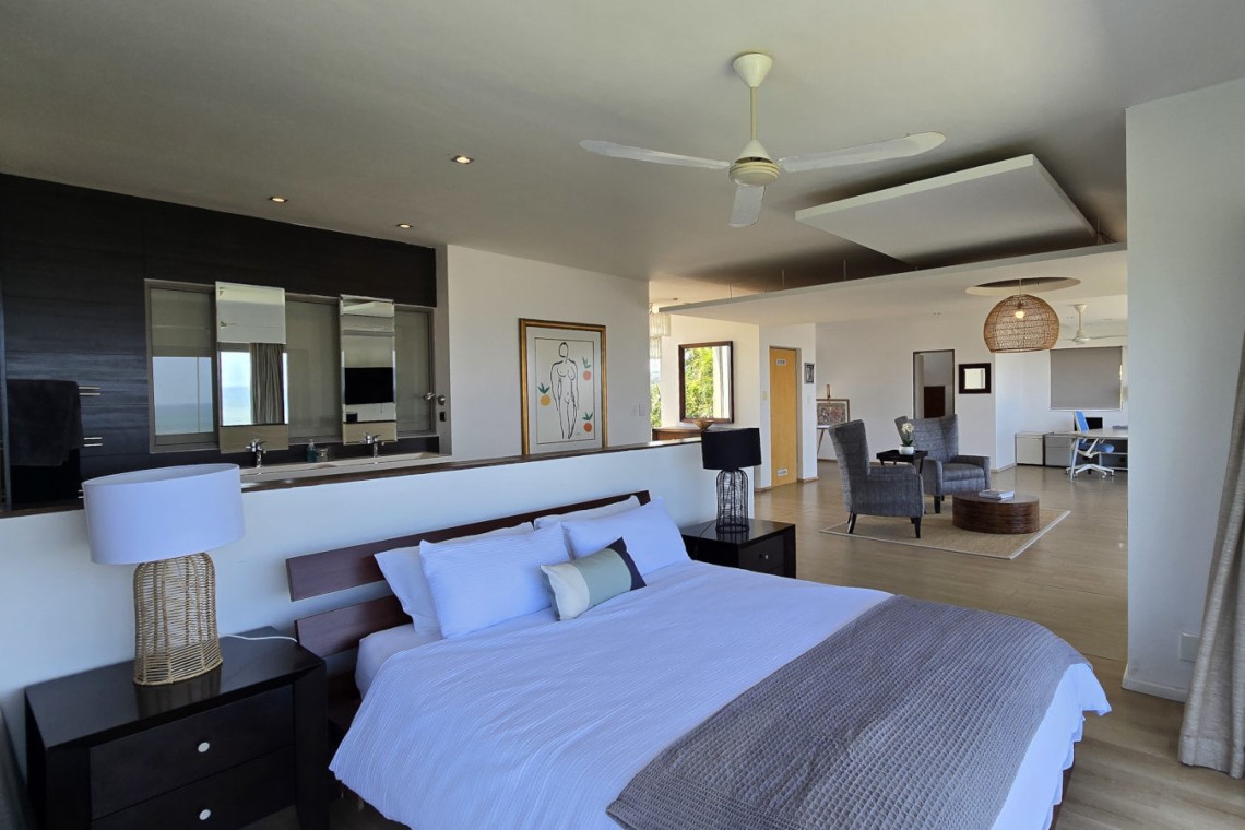 Strachan 2127 is a luxury holiday home in Ramsgate, located on the beachfront of Ramsgate Beach. This stunning sea-view rental in KwaZulu-Natal offers breathtaking ocean views, an infinity pool, and modern comforts—making it the perfect family-friendly getaway in South Africa.