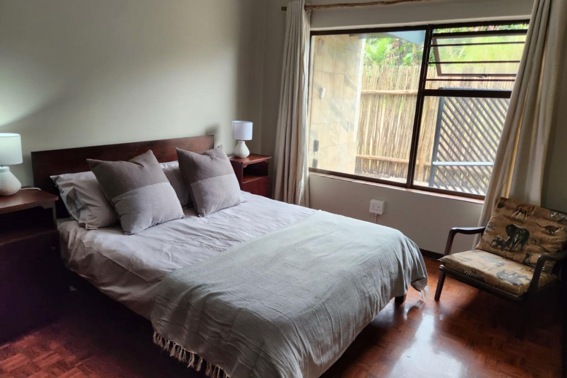 Sea Park Beach House - Downstairs bedroom in holiday home with sea view on the KwaZulu Natal South Coast