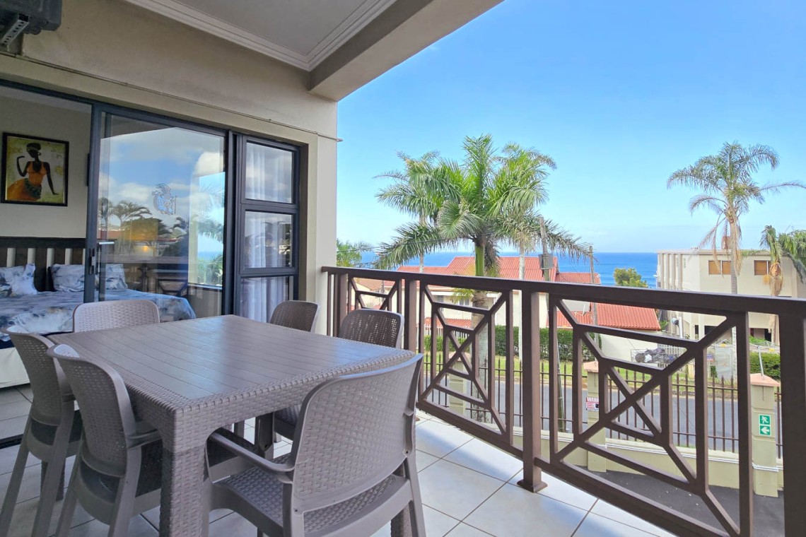 Topanga 25 patio – secure, sea facing 6 sleeper in Uvongo. Affordable holiday accommodation in Uvongo near the beach and shops.