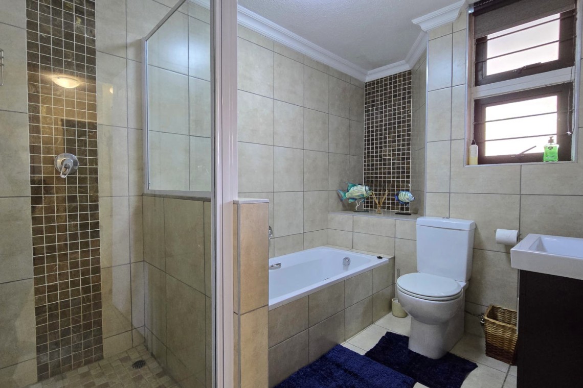 Main ensuite bathroom at Chardonnay Cabanas 5 with bath and separate shower