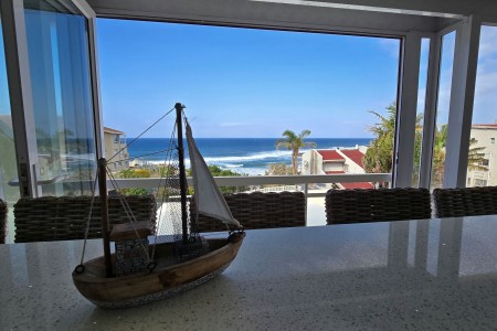 Sea view overlooking Uvongo Beach from the bar in Chardonnay Cabanas 5 patio