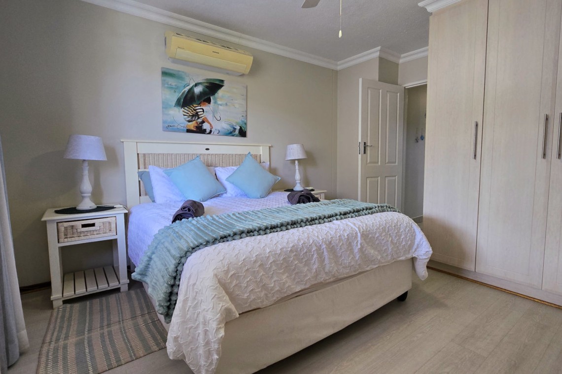 Queen bedroom at Chardonnay Cabanas 5 with air‑conditioning and ceiling fan