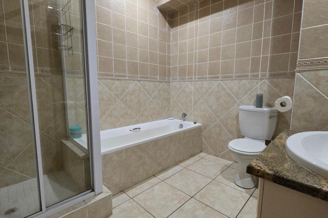 The second full bathroom at Portofino 15