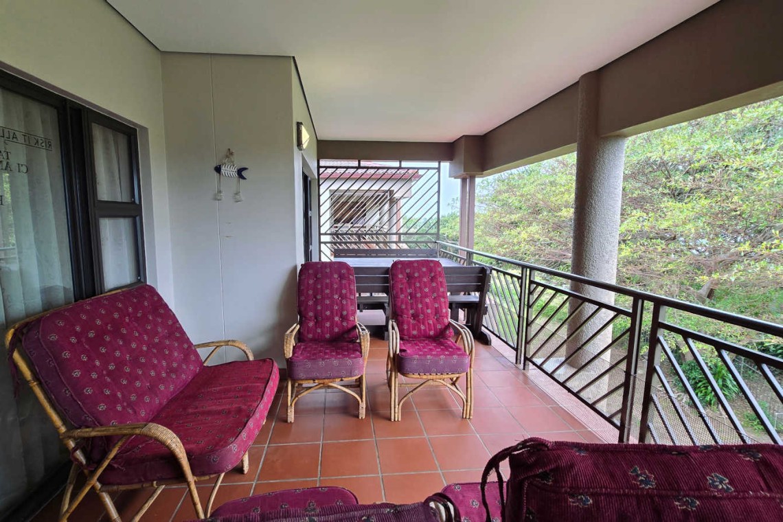 Shelly Beach holiday apartment with private braai area – Portofino 15